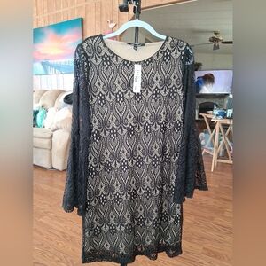 Elegant Black Lace Lined Long  Bell Sleeve Dress Stretch Comfy New W Tags Perf